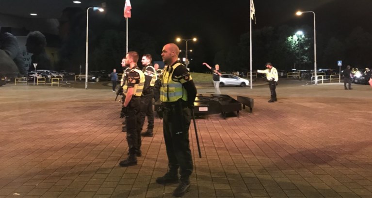 Video: Garcia de la Vega door Roda-fans uit stadion verjaagd