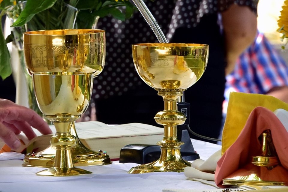 Politie zoekt gouden tip over gestolen kelken Sint Catharinakerk Lemiers - De Limburger