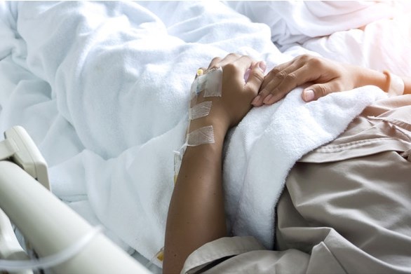 Sam (25) ging door hel na listeriabesmetting: ‘Zes uur later en ik was er niet meer geweest’