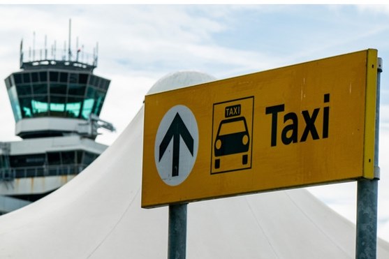 ‘Taxichauffeurs Schiphol betaalden smeergeld aan hoofdagent’
