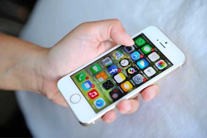 ‘Homo door mijn iPhone’: man eist 14.000 euro in rechtszaak tegen Apple