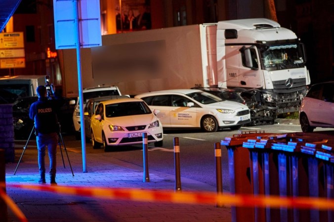 Inrijden van vrachtwagen op auto’s in Duitsland beschouwd als terreuraanslag