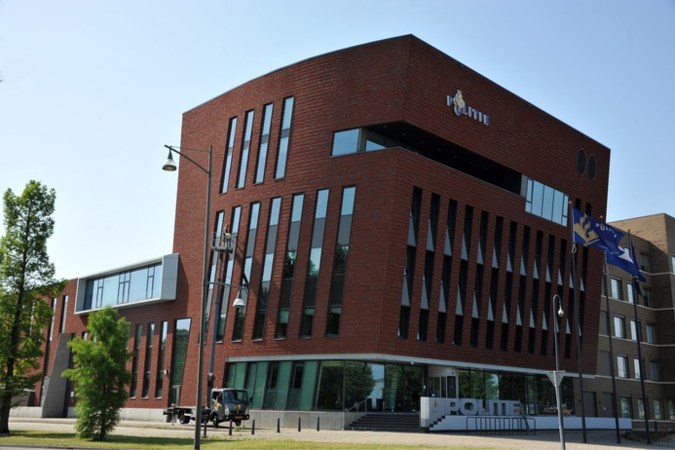 Prangende vraag blijft na gezinsdrama Dordrecht: Hoe kon Wendell C. zijn wapen ophalen?