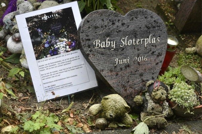 Moeder (27) vrijgesproken van het verbergen van babylijkje