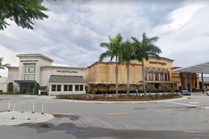 Grote paniek door mogelijke schietpartij in winkelcentrum Florida: bezoekers geëvacueerd