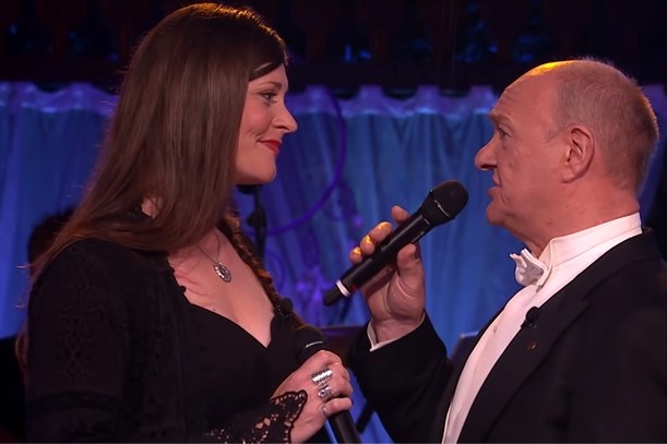 Kippenvel in Beste Zangers: Floor Jansen en Henk Poort verpletteren collega’s met powerduet