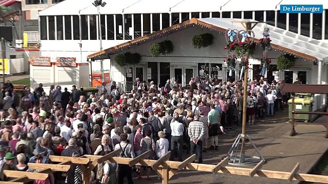 Video: Ouderen vechten om plaatsen op Rimpelpop