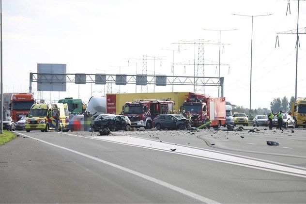 Massale rouw om overleden veroorzaker (38) van fatale crash A2