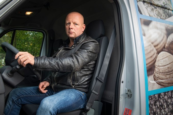 Mike ontsnapt aan horrorcrash op A2: ‘Hij reed recht op mijn bus af’