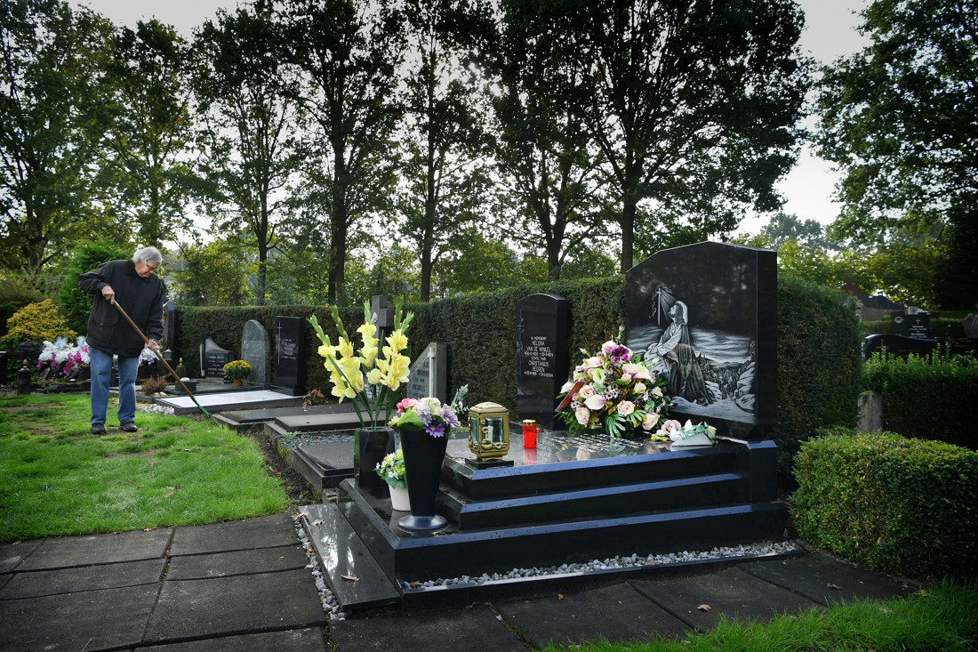 Alleen het kerkhof herinnert in Stramproy nog aan de Zangeres zonder Naam - De Limburger