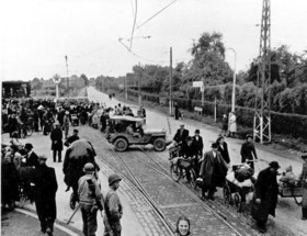 Week 7 van de Limburgse bevrijding: Terugkerende evacués Kerkrade treffen puinhoop aan, Venlo en Blerick weer zwaar getroffen