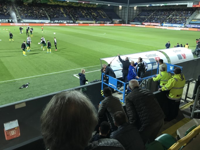 Loshangend reclamebord: wedstrijd Fortuna-VVV begint later