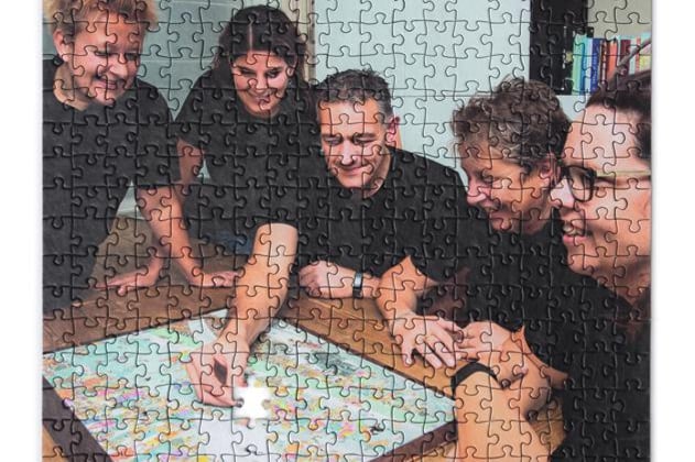 Michel uit Sint Odiliënberg is al 19 jaar bezig aan een legpuzzel van 9000 stukjes - De Limburger