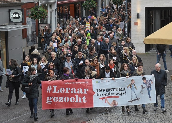 Video: Massaal protest van leraren op de Markt in Venlo