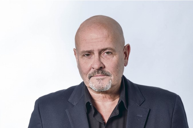 ‘Ik begreep dat de auteur, wil hij serieus worden genomen, ingewikkelder moet schrijven’