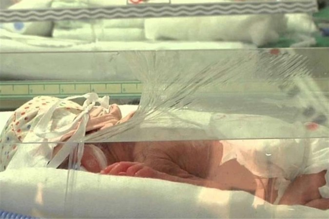 Heel Italië leeft mee met gedumpt ‘vissenkind’, tientallen adoptiefamilies melden zich