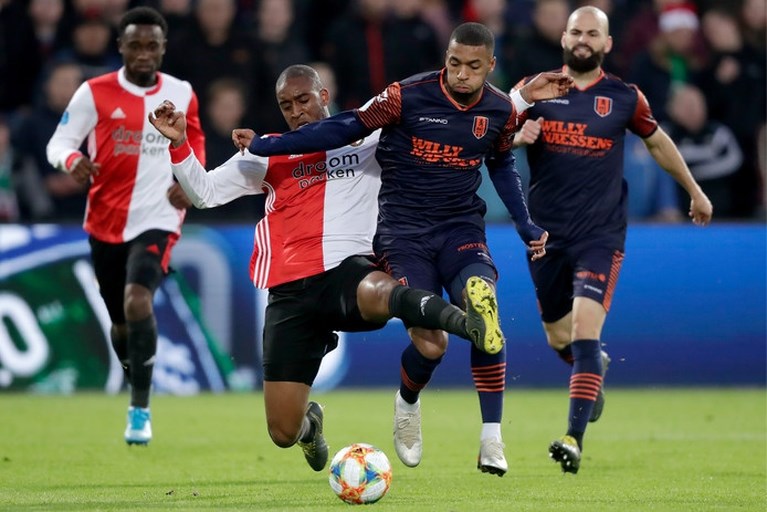 Senesi redder van Feyenoord na dramatische start tegen RKC