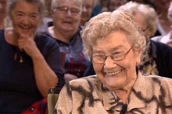 Mieneke (102) eet elke avond naturelchips: hét geheim om oud te worden