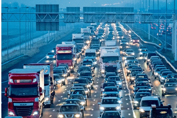 Nederland staat muurvast, en dat kost ons heel veel geld