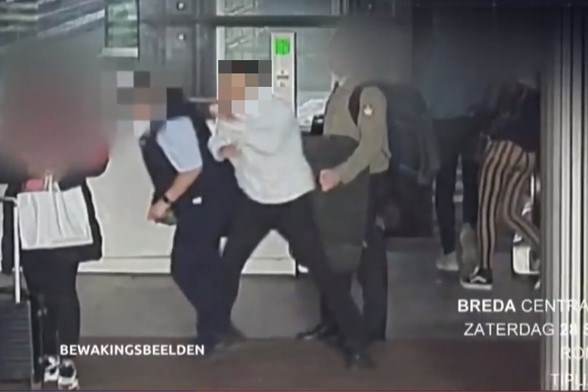 Bewusteloos geslagen conductrice (63) ‘werkt weer en maakt het goed’