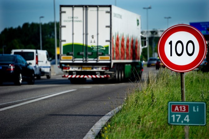 Maximaal 100 op de snelweg? Dit betekent het voor jou als automobilist