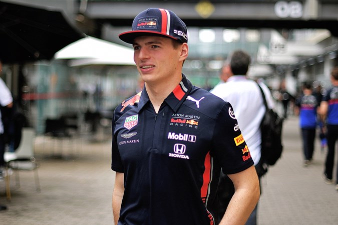 Max Verstappen bewaart vuurwerk voor zondag
