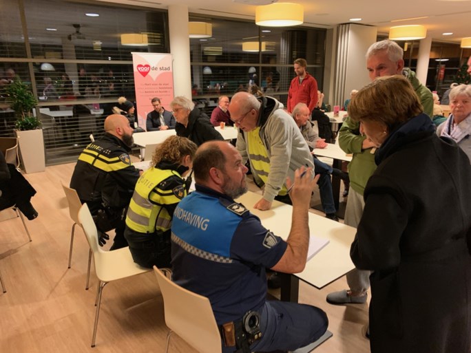 Video: Tientallen bewoners geëvacueerd bij brand in appartementencomplex Maastricht
