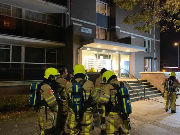Video: Tientallen bewoners geëvacueerd bij brand in appartementencomplex Maastricht