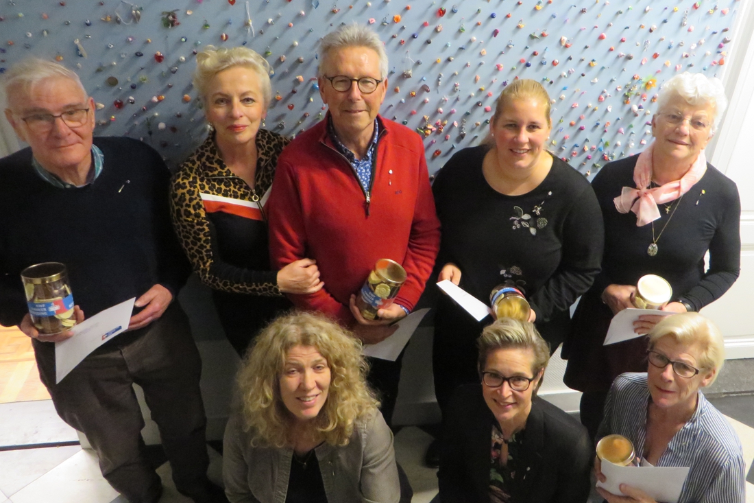Collectanten KWF Kankerbestrijding Groot Roermond halen 31.9... - De Limburger