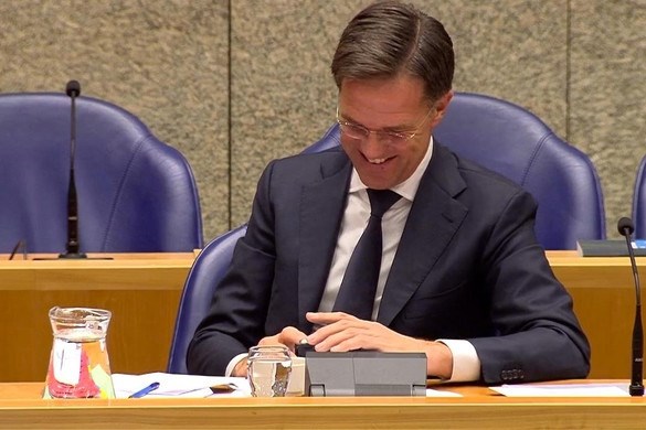 Rutte heeft spijt van ‘telefoon-incident’: ‘Dat was niet zo handig’