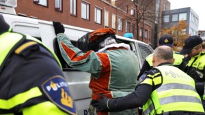 Twaalf arrestaties bij landelijke intocht Sinterklaas
