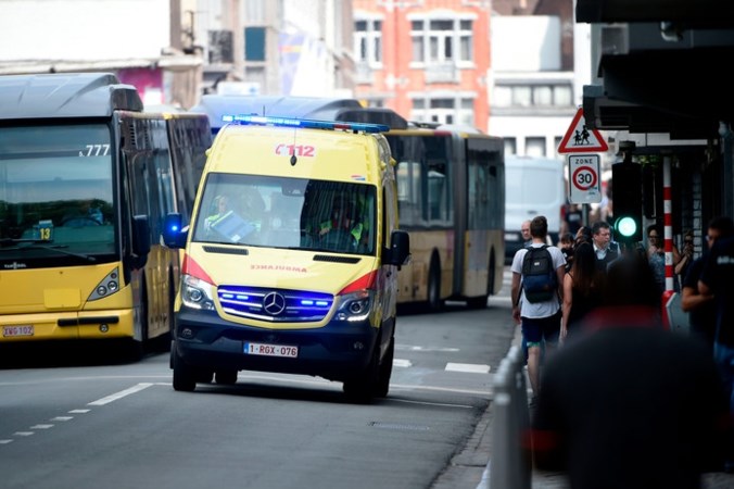 Man zet zelfmoord echtgenote in scène: stervende vrouw kan nog net hulpdiensten bellen