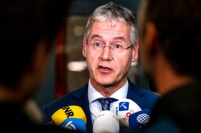 ‘Minister Slob stelt beslissing over Songfestival uit’