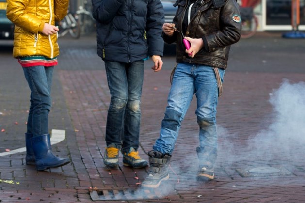 Jongen (15) raakt vingers kwijt na afsteken illegaal vuurwer... - De