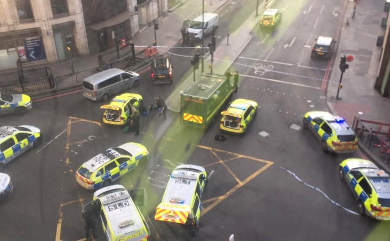 Twee voorbijgangers dood door terreur Londen