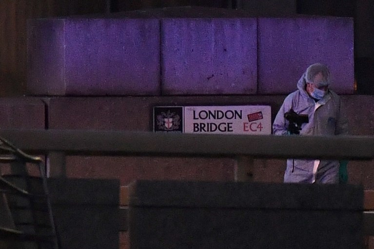 Terreurdaad Londen: twee voorbijgangers overleden, doodgeschoten dader droeg nepbom