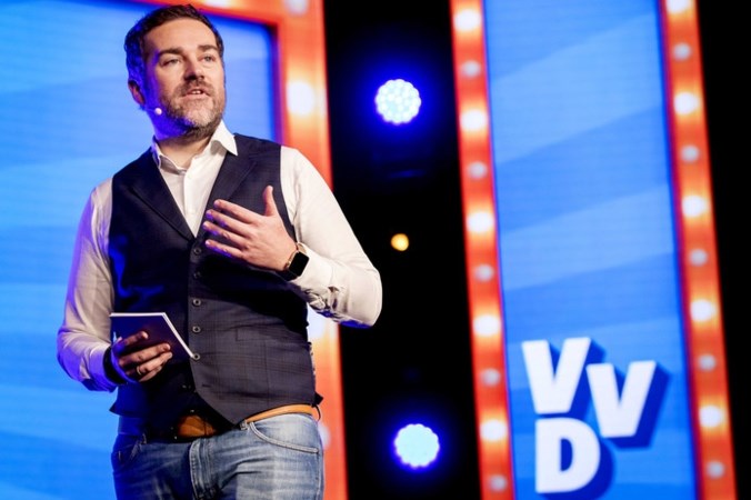 VVD zakt verder weg door wachtgeldkwestie Dijkhoff