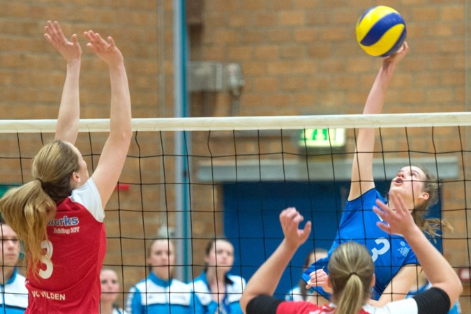 Ook oma gaat helemaal op in heksenketel sporthal Urmond