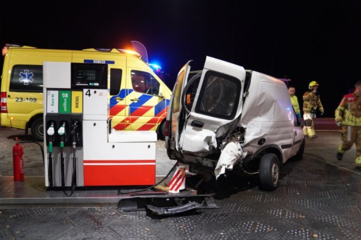 Ernstig Ongeluk Bij Tankstation: Twee Gewonden. - Oozo.nl