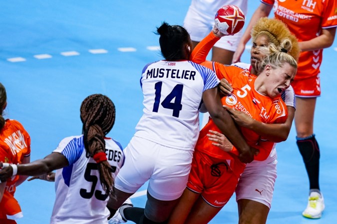 Handbalsters walsen over Cuba heen: 51-23