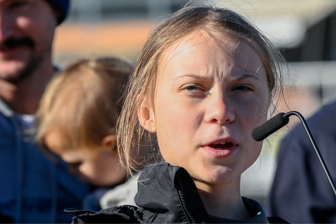 Greta Thunberg bij aankomst in Lissabon: ‘Ik, een boos kind?’