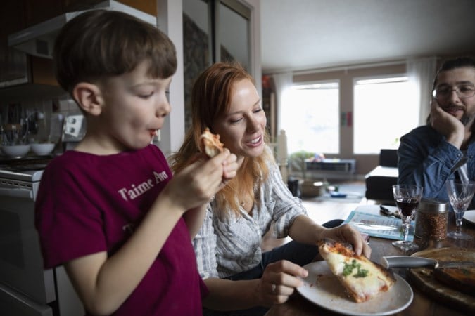 Meeste Nederlanders eten zonder tv en telefoon