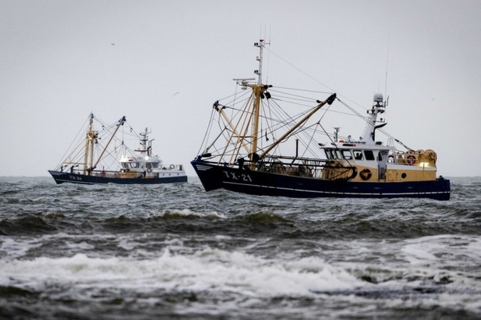 ‘Netten Urker viskotter Lummetje bleven hangen achter wrak’