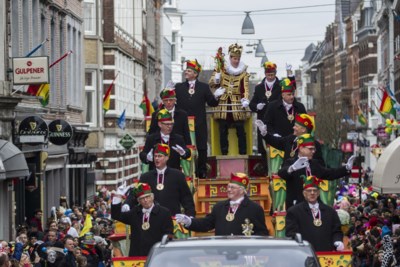Tempeleers Maastricht krijgen nieuwe prinsenwagen, met hulp uit Sittard