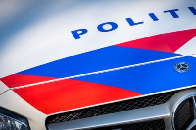 Bizarre achtervolging: politie pakt chauffeur op die al rijdend en filmend lachgas gebruikt