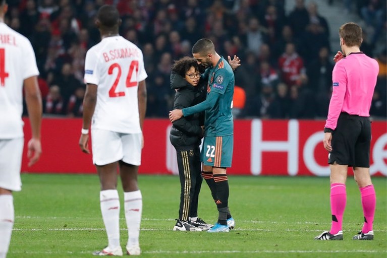‘Veldbestormer’ Lille-Ajax zet shirt Ziyech meteen te koop (of niet?)