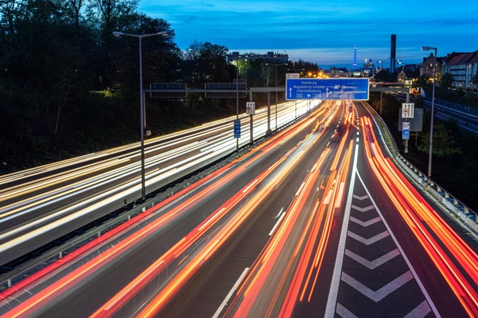 Heibel in autoland: Duitsers schrikken van discussie over hogere benzineprijs en lagere maximumsnelheid