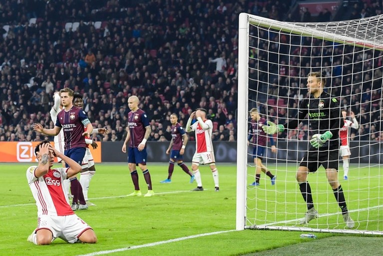 Eerste competitieverlies onmachtig Ajax in aanloop naar CL-kraker