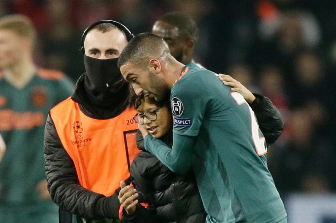 Ziyech start zoektocht naar jonge fan uit Lille