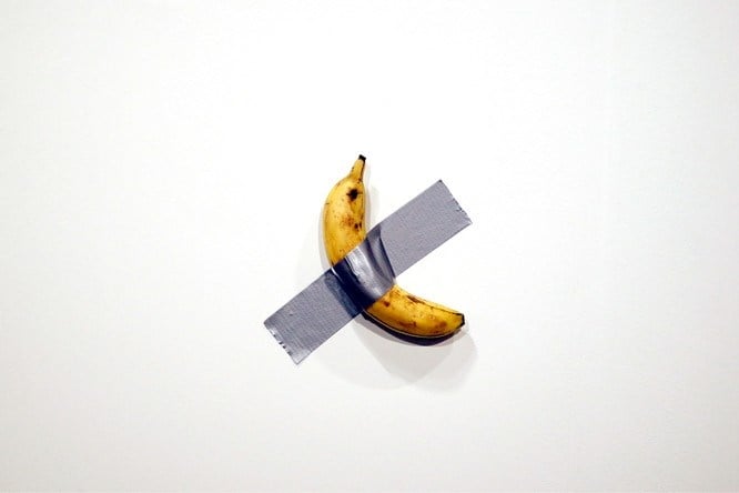 Kunst: aan de muur geplakte banaan verkocht voor 120.000 dollar